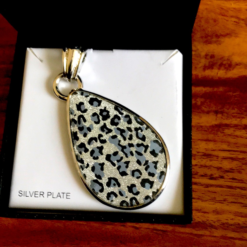 Ladies Silver Plate Animal Print Pendant Brand New
